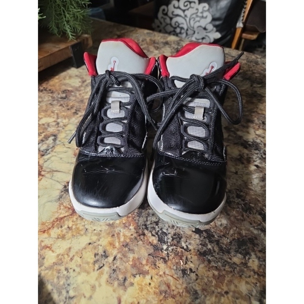 Nike Kids 5.5 Youth Max Aura 2 Black Cement Wolf Grey, Red, School, Hip-hop,